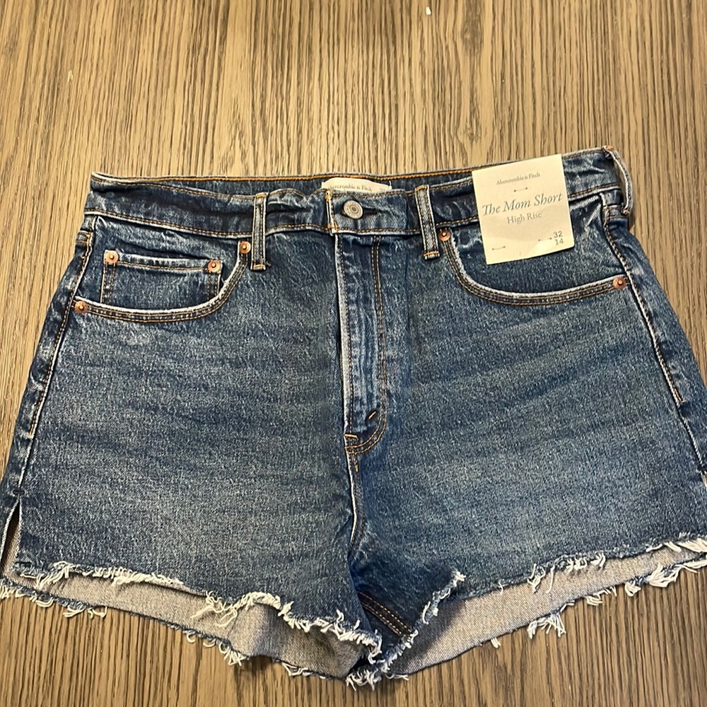 Abercrombie and Fitch, mom short high-rise